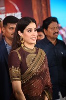 Janhvi Kapoor Steals the Show